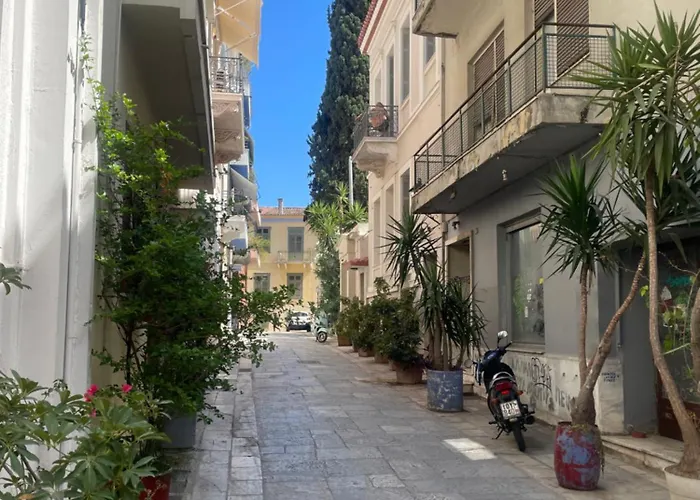 Plaka Quiet Apartment